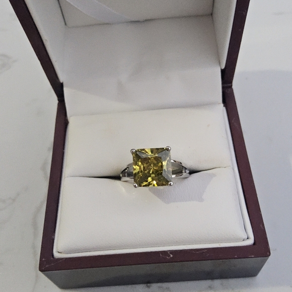 Yellow and Silver Geometric Star Ring - Picture 1 of 7